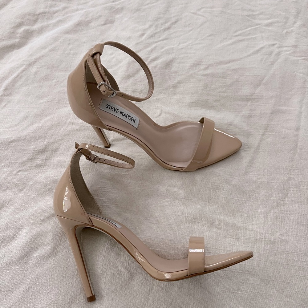 Steven Madden nude sandals